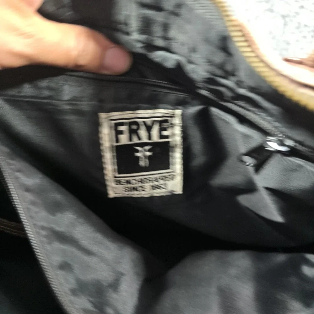 VTG Frye Tote Bag Womens Medium Brown Distressed Leather Zip Closure Coin‎ Purse